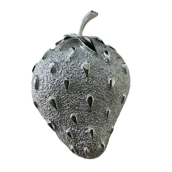 Retro 1968 Sarah Coventry Brooch Pin Strawberry Ice Silver Tone Pristine Vintage - Picture 1 of 6